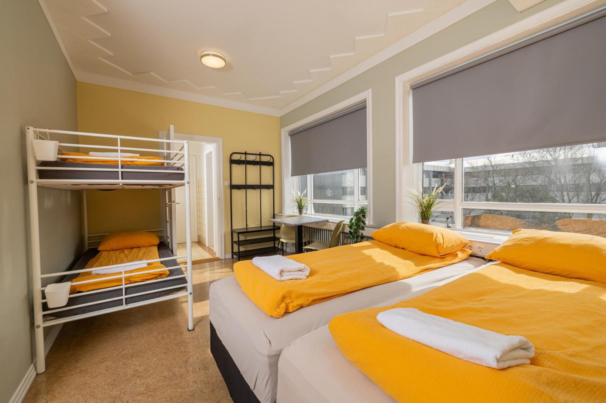 Hostal B47 *