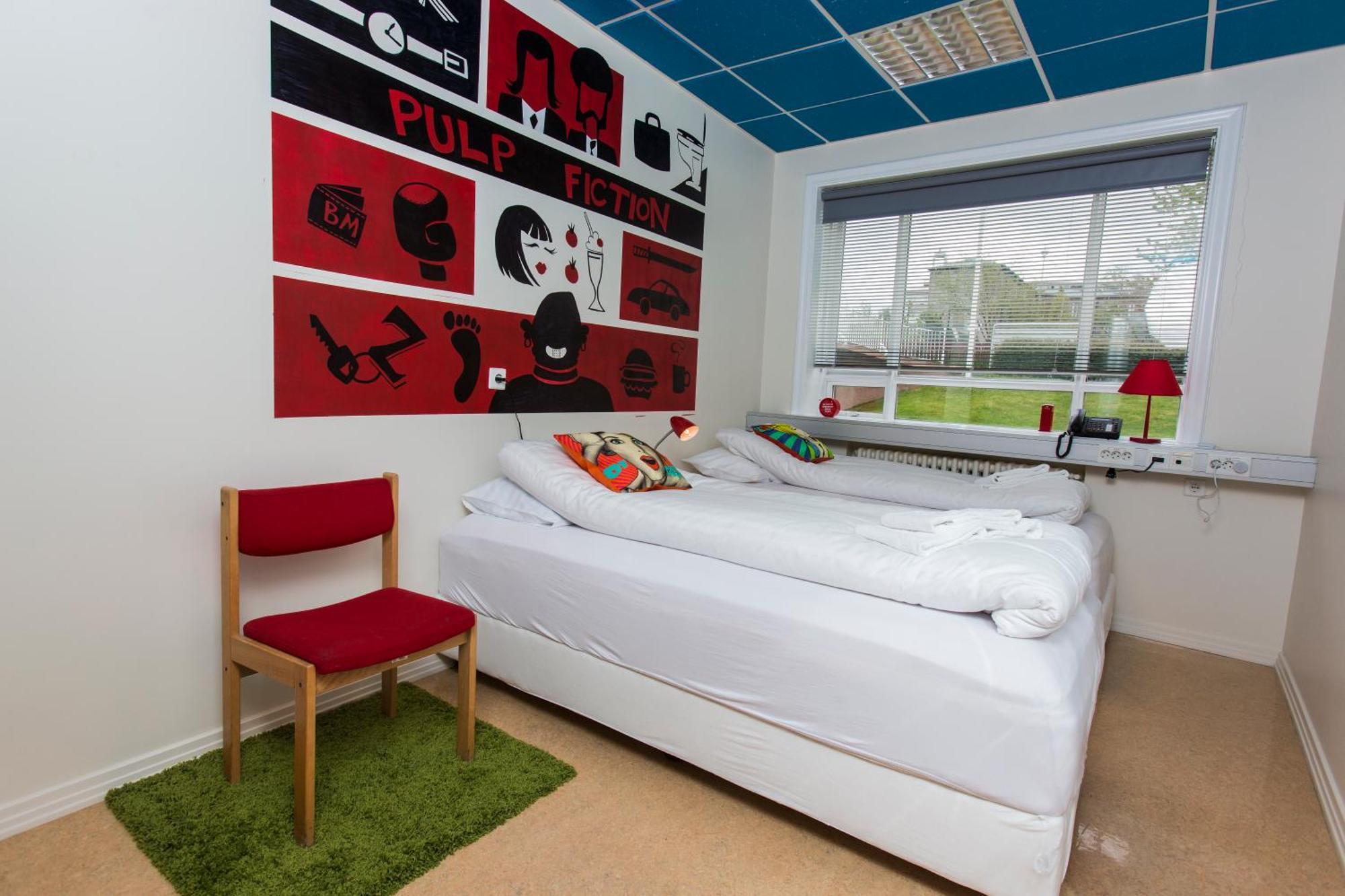 Hostal B47 *