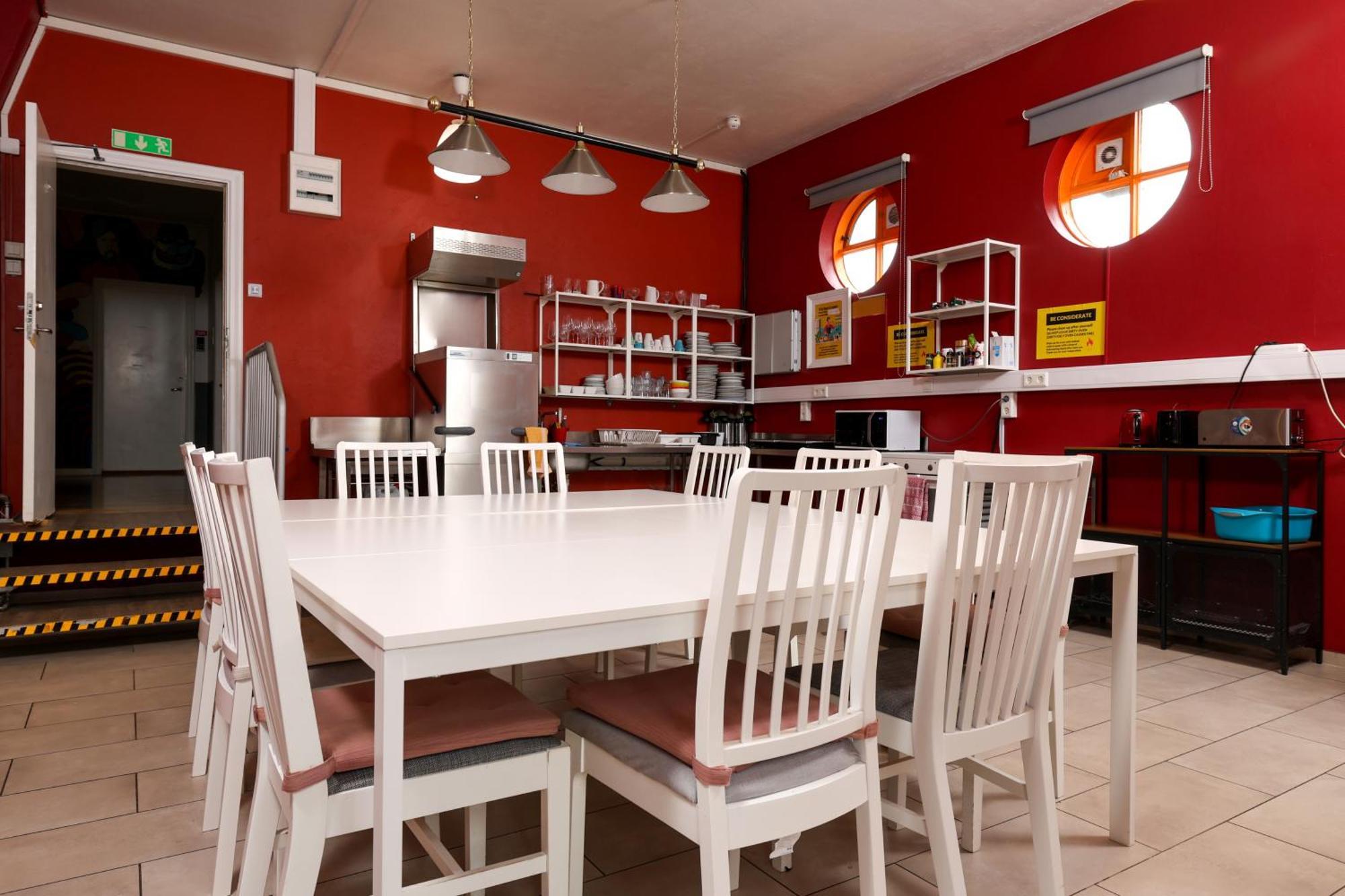 B47 Hostal *