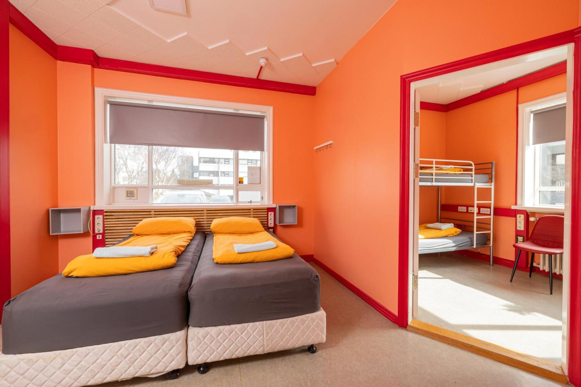 B47 Hostal *
